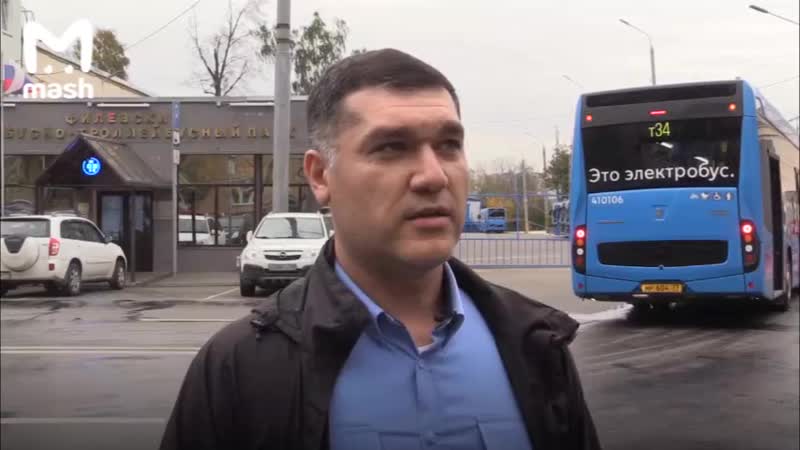 Водитель московского автобуса спас 6-летнюю девочку, которую отправили за сигаретами.

Маленькая Сон...