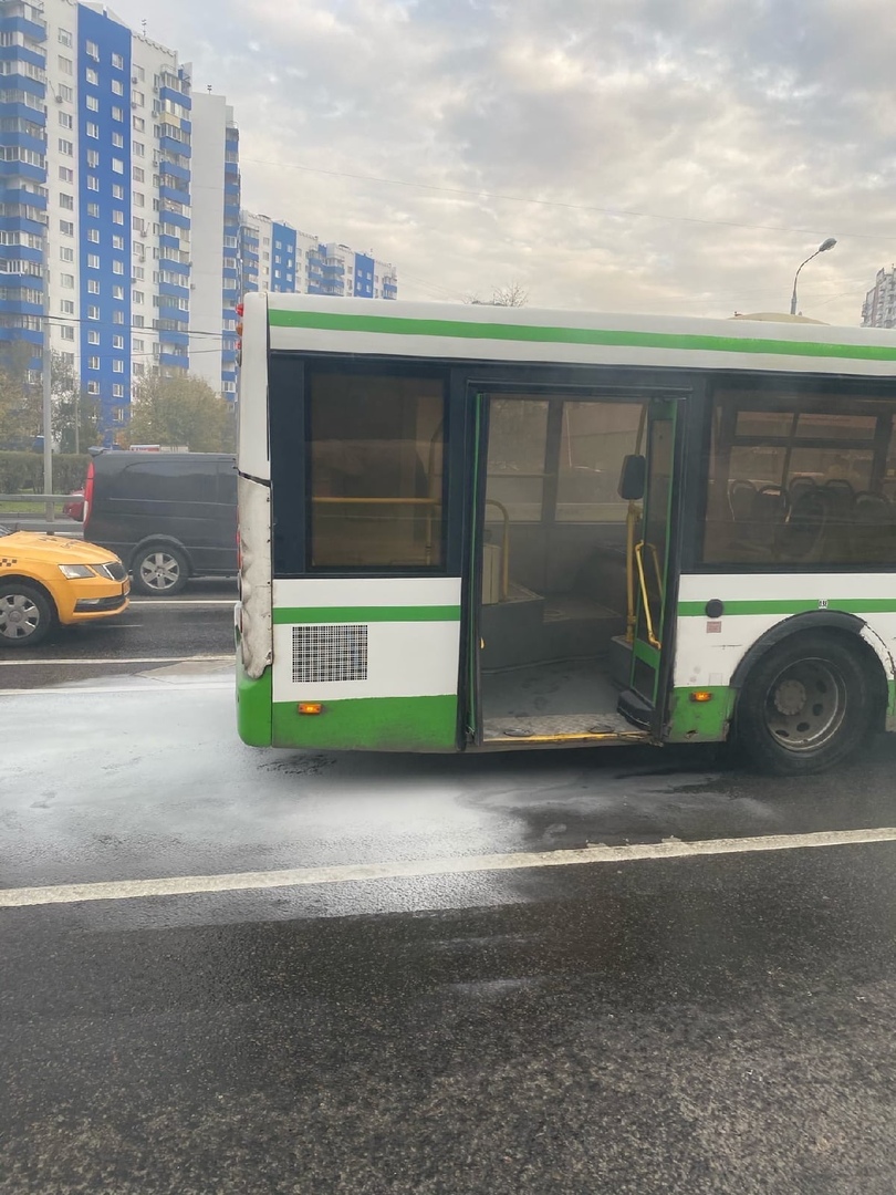 На Боровском шоссе, 20 загорелся автобус