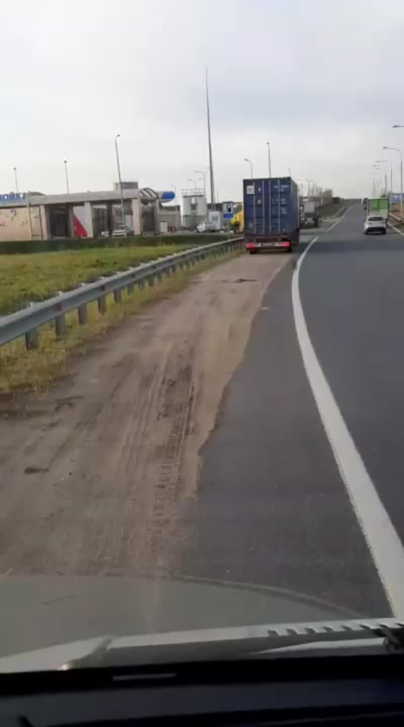 Съезд с М-2 на Домодедовское шоссе.