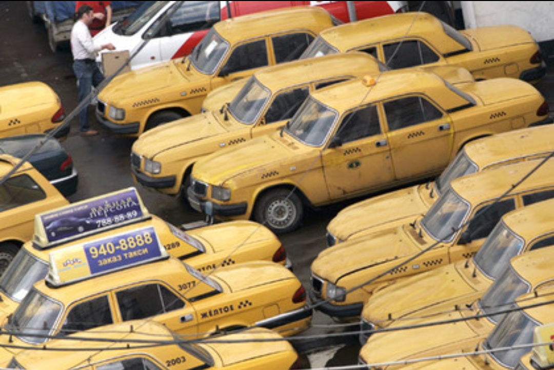 Агрегаторы такси сообщили о нехватке водителей в Москве. Представители трех агрегаторов такси - Gett...
