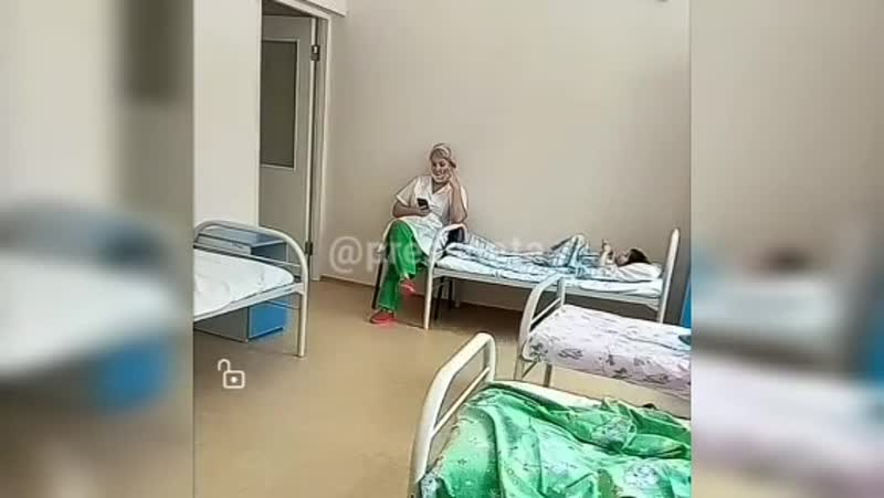 

Медсестра новосибирской туберкулёзной больницы предпочитает силовые методы воспитания дете...